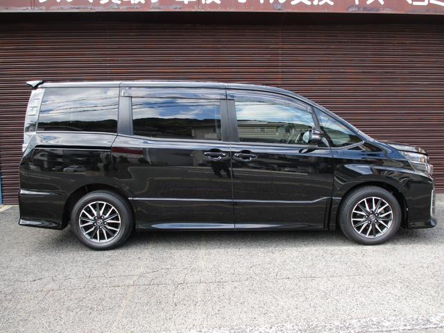 ヴォクシー ＺＳ　ワンオーナー　純正９インチＳＤナビ　フルセグＴＶ　ブルートゥース　ＤＶＤ再生　ＥＴＣ　バックカメラ　フリップダウンモニター　リモコンエンジンスターター　両側パワースライドドア　１６インチアルミホイール（7枚目）