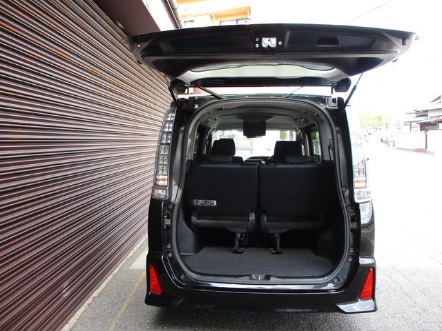 ヴォクシー ＺＳ　ワンオーナー　純正９インチＳＤナビ　フルセグＴＶ　ブルートゥース　ＤＶＤ再生　ＥＴＣ　バックカメラ　フリップダウンモニター　リモコンエンジンスターター　両側パワースライドドア　１６インチアルミホイール（14枚目）