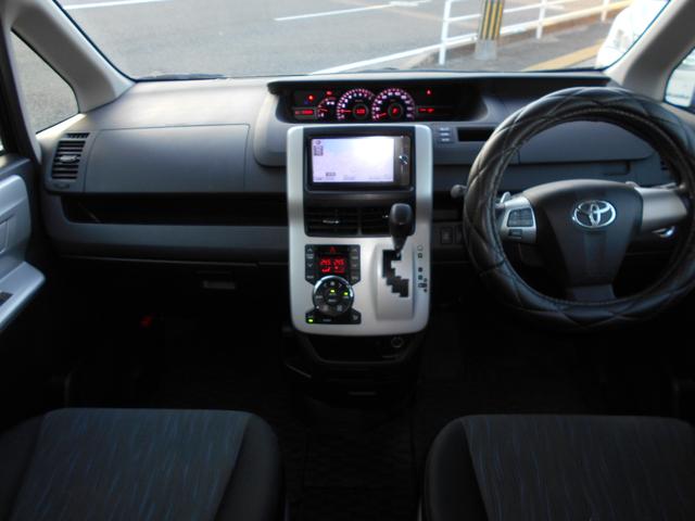 ノア Ｓｉ　純正エアロ　ＨＩＤ　フォグランプ　ＯＰクリアテール　純正ナビ　地デジ　バックカメラ　両側電動スライドドア　スマートキー　社外アルミ（12枚目）