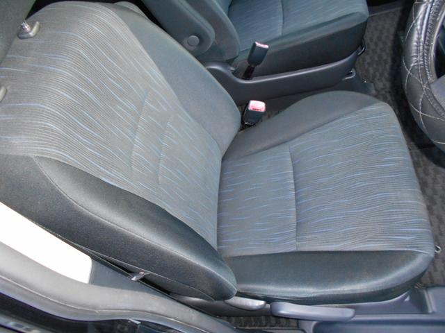 ノア Ｓｉ　純正エアロ　ＨＩＤ　フォグランプ　ＯＰクリアテール　純正ナビ　地デジ　バックカメラ　両側電動スライドドア　スマートキー　社外アルミ（17枚目）