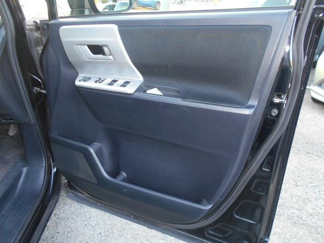 ノア Ｓｉ　純正エアロ　ＨＩＤ　フォグランプ　ＯＰクリアテール　純正ナビ　地デジ　バックカメラ　両側電動スライドドア　スマートキー　社外アルミ（18枚目）