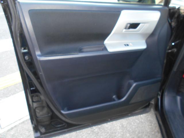 ノア Ｓｉ　純正エアロ　ＨＩＤ　フォグランプ　ＯＰクリアテール　純正ナビ　地デジ　バックカメラ　両側電動スライドドア　スマートキー　社外アルミ（22枚目）