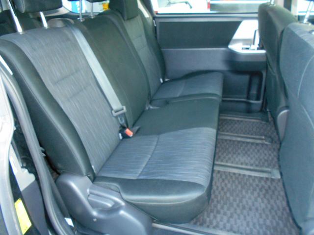 ノア Ｓｉ　純正エアロ　ＨＩＤ　フォグランプ　ＯＰクリアテール　純正ナビ　地デジ　バックカメラ　両側電動スライドドア　スマートキー　社外アルミ（23枚目）