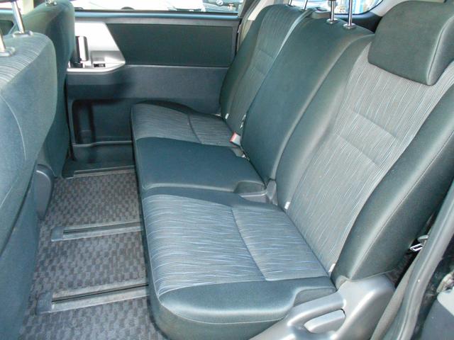 ノア Ｓｉ　純正エアロ　ＨＩＤ　フォグランプ　ＯＰクリアテール　純正ナビ　地デジ　バックカメラ　両側電動スライドドア　スマートキー　社外アルミ（24枚目）