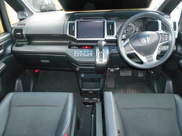 ステップワゴンスパーダ Z クールスピリット 純正エアロ 専用AW 純正9インチナビ 地デジ バックカメラ 後席用モニター 両側電動スライドドア ハーフレザーシート スマートキー キャプテンシート7人乗り(11枚目)