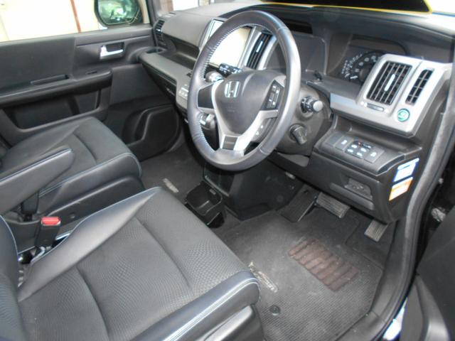 ステップワゴンスパーダ Z クールスピリット 純正エアロ 専用AW 純正9インチナビ 地デジ バックカメラ 後席用モニター 両側電動スライドドア ハーフレザーシート スマートキー キャプテンシート7人乗り(15枚目)