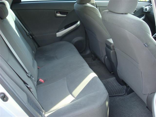 プリウス Ｓ　車検令和９年２月　純正ＨＤＤナビ　ミュージックキャッチャー　バックカメラ　スマートキー　エンジンプッシュスタート　社外アルミホイール　オートエアコン　ＥＴＣ　ドライブレコーダー（11枚目）