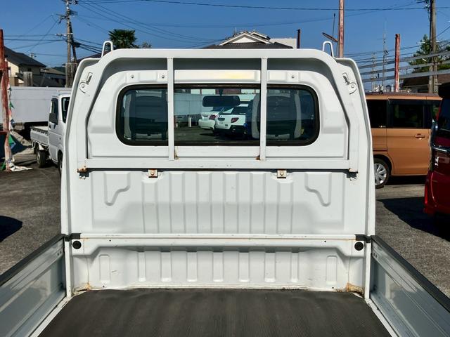 キャリイトラック KCエアコン・パワステ 4WD オートマ エアコン パワステ 3方開 荷台ゴムマット FM/AMラジオ ヘッドライトレベライザー 車検R9年12月22日まで(11枚目)