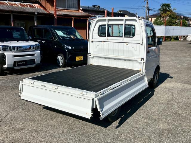 キャリイトラック KCエアコン・パワステ 4WD オートマ エアコン パワステ 3方開 荷台ゴムマット FM/AMラジオ ヘッドライトレベライザー 車検R9年12月22日まで(15枚目)
