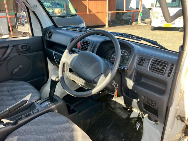 キャリイトラック KCエアコン・パワステ 4WD オートマ エアコン パワステ 3方開 荷台ゴムマット FM/AMラジオ ヘッドライトレベライザー 車検R9年12月22日まで(17枚目)