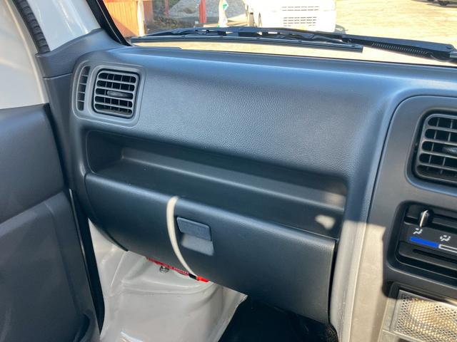 キャリイトラック KCエアコン・パワステ 4WD オートマ エアコン パワステ 3方開 荷台ゴムマット FM/AMラジオ ヘッドライトレベライザー 車検R9年12月22日まで(21枚目)