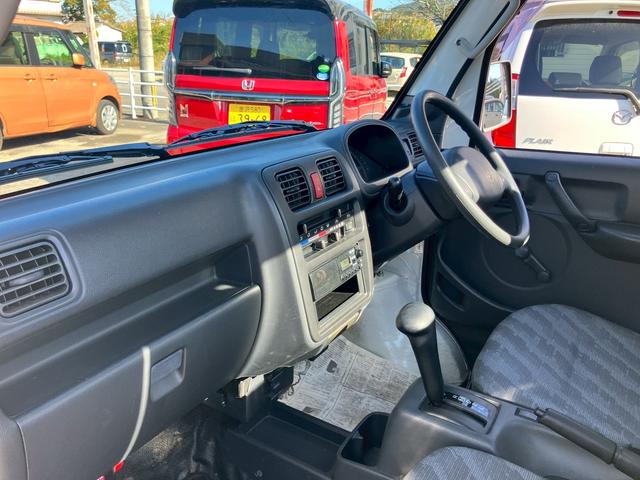 キャリイトラック KCエアコン・パワステ 4WD オートマ エアコン パワステ 3方開 荷台ゴムマット FM/AMラジオ ヘッドライトレベライザー 車検R9年12月22日まで(25枚目)