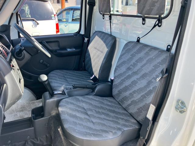 キャリイトラック KCエアコン・パワステ 4WD オートマ エアコン パワステ 3方開 荷台ゴムマット FM/AMラジオ ヘッドライトレベライザー 車検R9年12月22日まで(29枚目)