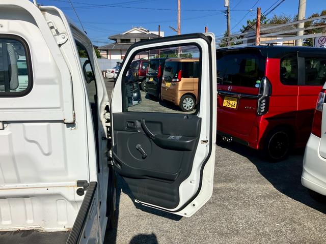 キャリイトラック KCエアコン・パワステ 4WD オートマ エアコン パワステ 3方開 荷台ゴムマット FM/AMラジオ ヘッドライトレベライザー 車検R9年12月22日まで(31枚目)