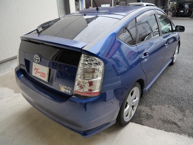 プリウス Ｓ　ナビ　バックモニター　スマートキー　プッシュスタート　ＥＴＣ　ＣＤ　ＭＤ　記録簿　電動格納ミラー　パワーウィンドウ　パワーステアリング（7枚目）