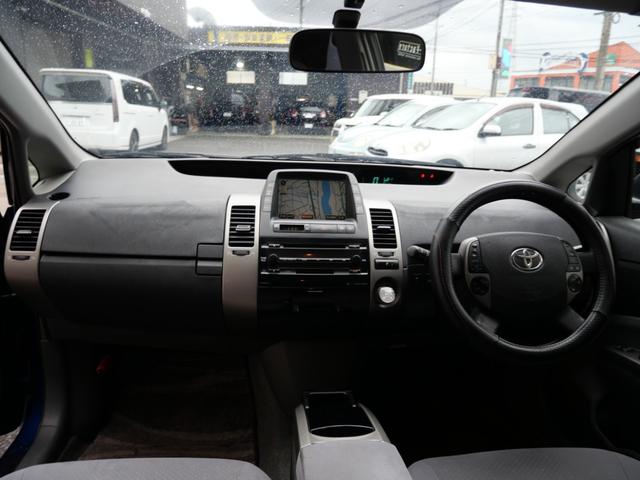 プリウス Ｓ　ナビ　バックモニター　スマートキー　プッシュスタート　ＥＴＣ　ＣＤ　ＭＤ　記録簿　電動格納ミラー　パワーウィンドウ　パワーステアリング（8枚目）