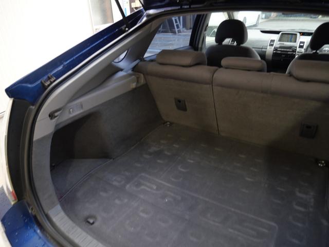 プリウス Ｓ　ナビ　バックモニター　スマートキー　プッシュスタート　ＥＴＣ　ＣＤ　ＭＤ　記録簿　電動格納ミラー　パワーウィンドウ　パワーステアリング（23枚目）