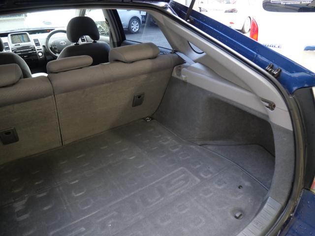 プリウス Ｓ　ナビ　バックモニター　スマートキー　プッシュスタート　ＥＴＣ　ＣＤ　ＭＤ　記録簿　電動格納ミラー　パワーウィンドウ　パワーステアリング（24枚目）