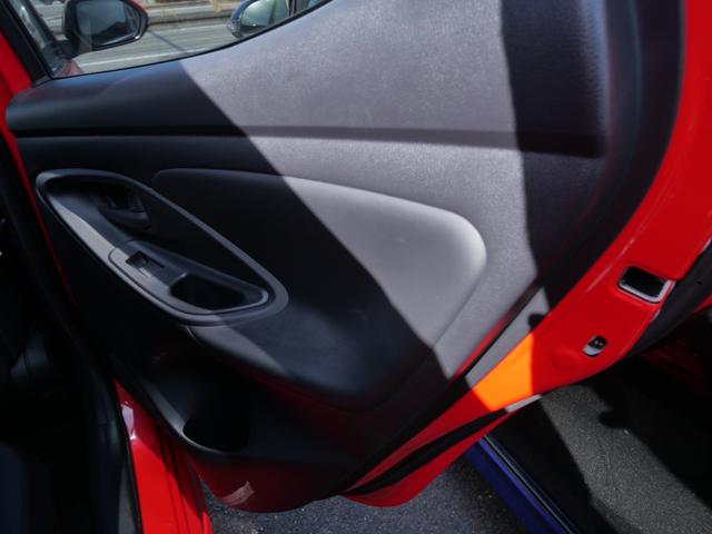 ヤリス ハイブリッドZ スマートキー プッシュスタート ナビ 全方位モニター シートヒーター USBポート ETC パワーステアリング パワーウィンドウ(12枚目)