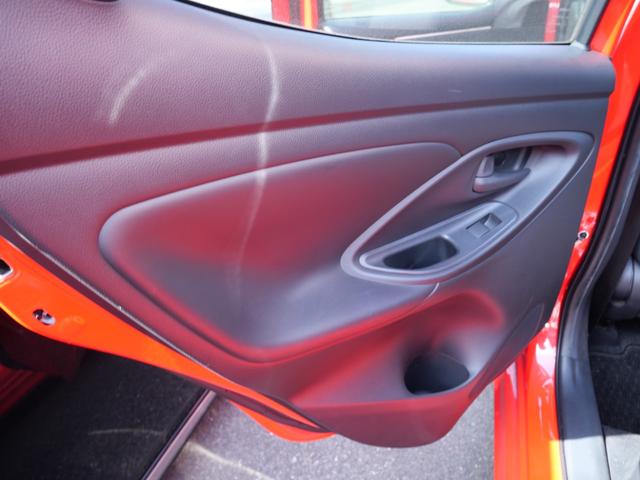 ヤリス ハイブリッドZ スマートキー プッシュスタート ナビ 全方位モニター シートヒーター USBポート ETC パワーステアリング パワーウィンドウ(14枚目)