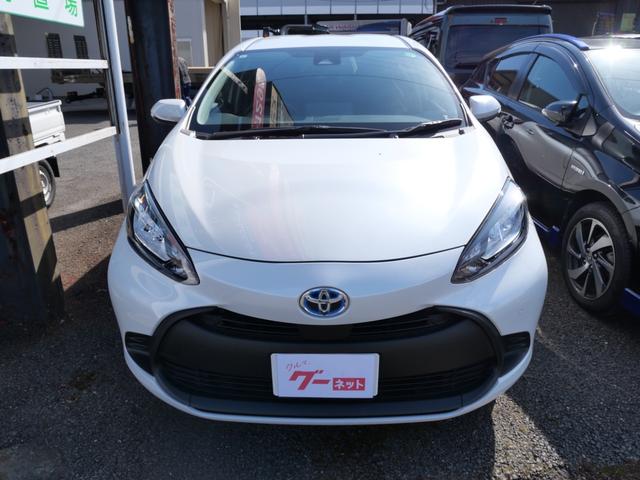 アクア Ｘ　スマートキー　プッシュスタート　ＥＴＣ　ディスプレイオーディオ　バックモニター　トラクションコントロール　パワーステアリング（3枚目）