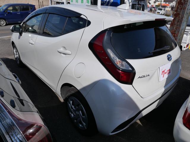 アクア Ｘ　スマートキー　プッシュスタート　ＥＴＣ　ディスプレイオーディオ　バックモニター　トラクションコントロール　パワーステアリング（5枚目）