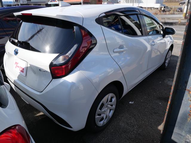 アクア Ｘ　スマートキー　プッシュスタート　ＥＴＣ　ディスプレイオーディオ　バックモニター　トラクションコントロール　パワーステアリング（6枚目）