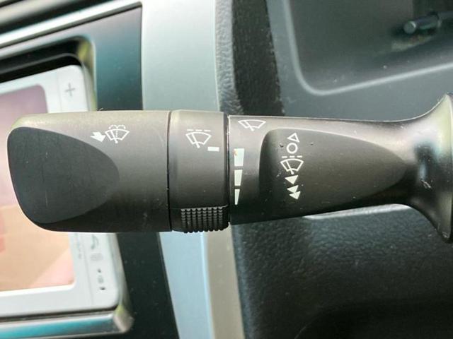 カムリ ハイブリッドＧパッケージ　新品タイヤ／保証書／純正　ＳＤナビ／ヘッドランプ　ＨＩＤ／Ｂｌｕｅｔｏｏｔｈ接続／ＥＴＣ／ＥＢＤ付ＡＢＳ／横滑り防止装置／アイドリングストップ／ワンセグＴＶ／エアバッグ　運転席／エアバッグ　助手席（17枚目）