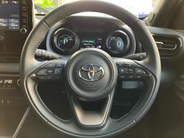 ヤリス ハイブリッドＺ　保証書／ディスプレイオーディオ／衝突安全装置／シートヒーター／車線逸脱防止支援システム／ヘッドランプ　ＬＥＤ／ＥＴＣ／ＥＢＤ付ＡＢＳ／横滑り防止装置／アイドリングストップ／クルーズコントロール（13枚目）