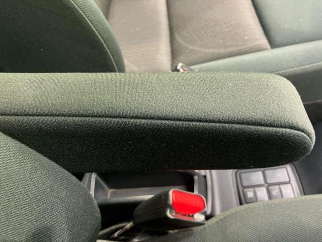 アクア Sスタイルブラック 保証書/純正 SDナビ/衝突安全装置/車線逸脱防止支援システム/ETC/EBD付ABS/横滑り防止装置/アイドリングストップ/フルセグTV/エアバッグ 運転席/エアバッグ 助手席/パワーウインドウ(30枚目)