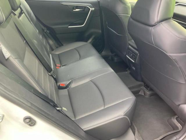 ＲＡＶ４ ４ＷＤ　Ｇ　ＴＲＤエアロ／保証書／ディスプレイオーディオ＋ナビ１０．５インチ／トヨタセーフティセンス／シートエアコン／パノラミックビューモニター／車線逸脱防止支援システム／シート　合皮／電動バックドア　フルエアロ（5枚目）