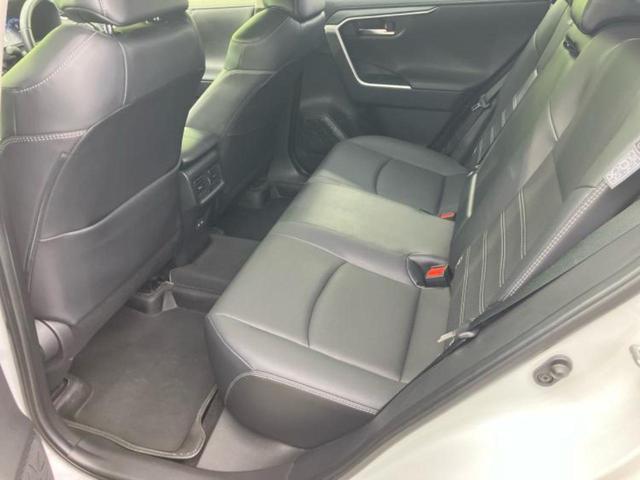 ＲＡＶ４ ４ＷＤ　Ｇ　ＴＲＤエアロ／保証書／ディスプレイオーディオ＋ナビ１０．５インチ／トヨタセーフティセンス／シートエアコン／パノラミックビューモニター／車線逸脱防止支援システム／シート　合皮／電動バックドア　フルエアロ（7枚目）