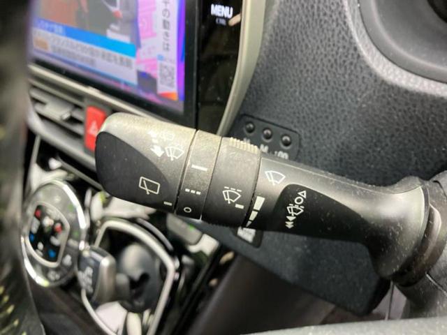 ノア ハイブリッドＳｉ　純正エアロ／保証書／純正　１０インチ　ＳＤナビ／フリップダウンモニター　純正　１２．８インチ／衝突安全装置／両側電動スライドドア／車線逸脱防止支援システム／ヘッドランプ　ＬＥＤ　衝突被害軽減システム（17枚目）