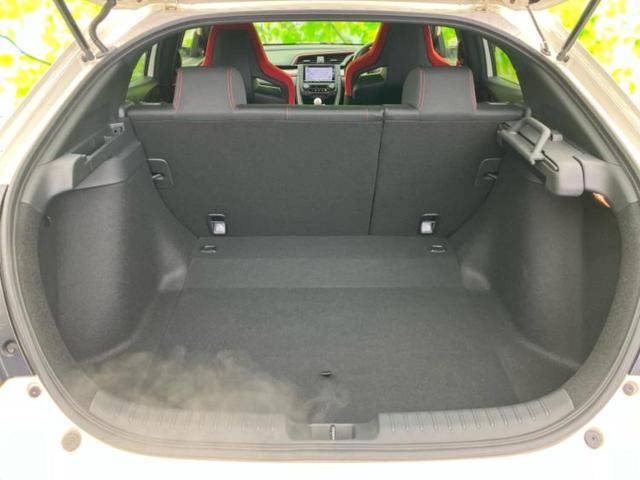 シビック タイプＲ　新品タイヤ／純正　ＳＤナビ／ヘッドランプ　ＬＥＤ／Ｂｌｕｅｔｏｏｔｈ接続／ＥＴＣ／ＥＢＤ付ＡＢＳ／横滑り防止装置／アイドリングストップ／クルーズコントロール／フルセグＴＶ／ＤＶＤ／ターボ　ＤＶＤ再生（8枚目）