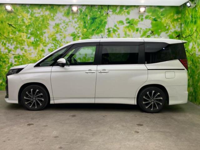 ノア ハイブリッドＳ－Ｚ　保証書／純正　１０インチ　ＳＤナビ／フリップダウンモニター／衝突安全装置／両側電動スライドドア／シートヒーター／車線逸脱防止支援システム／シート　ハーフレザー／電動バックドア／ヘッドランプ　ＬＥＤ（2枚目）