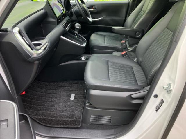 ノア ハイブリッドＳ－Ｚ　保証書／純正　１０インチ　ＳＤナビ／フリップダウンモニター／衝突安全装置／両側電動スライドドア／シートヒーター／車線逸脱防止支援システム／シート　ハーフレザー／電動バックドア／ヘッドランプ　ＬＥＤ（7枚目）