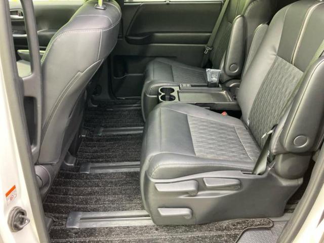 ノア ハイブリッドＳ－Ｚ　保証書／純正　１０インチ　ＳＤナビ／フリップダウンモニター／衝突安全装置／両側電動スライドドア／シートヒーター／車線逸脱防止支援システム／シート　ハーフレザー／電動バックドア／ヘッドランプ　ＬＥＤ（8枚目）