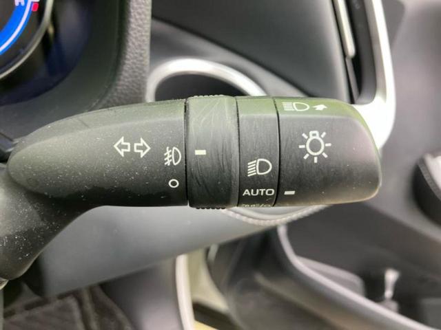 ノア ハイブリッドＳ－Ｚ　保証書／純正　１０インチ　ＳＤナビ／フリップダウンモニター／衝突安全装置／両側電動スライドドア／シートヒーター／車線逸脱防止支援システム／シート　ハーフレザー／電動バックドア／ヘッドランプ　ＬＥＤ（17枚目）