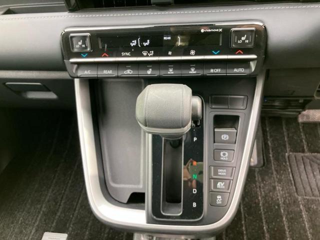 ノア ハイブリッドＳ－Ｚ　保証書／純正　１０インチ　ＳＤナビ／フリップダウンモニター／衝突安全装置／両側電動スライドドア／シートヒーター／車線逸脱防止支援システム／シート　ハーフレザー／電動バックドア／ヘッドランプ　ＬＥＤ（26枚目）