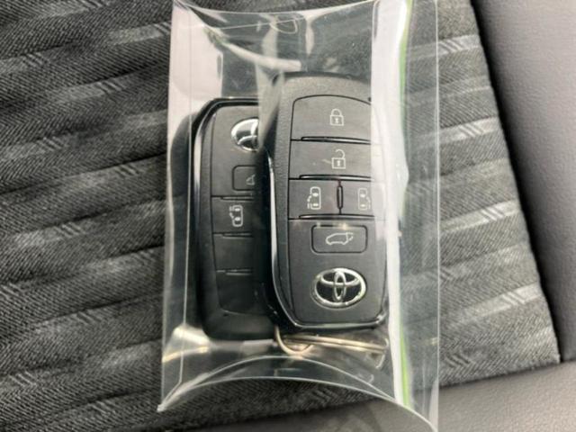 ノア ハイブリッドＳ－Ｚ　保証書／純正　１０インチ　ＳＤナビ／フリップダウンモニター／衝突安全装置／両側電動スライドドア／シートヒーター／車線逸脱防止支援システム／シート　ハーフレザー／電動バックドア／ヘッドランプ　ＬＥＤ（38枚目）