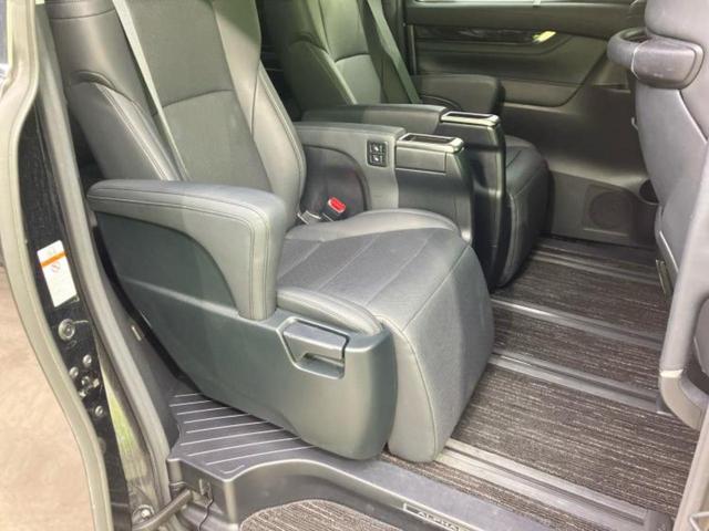 アルファード Ｓ　Ｃパッケージ　サンルーフ／保証書／ディスプレイオーディオ＋ナビ８インチ／フリップダウンモニター　純正　１２．１インチ／トヨタセーフティセンス／両側電動スライドドア／シートヒーター　前席　衝突被害軽減システム　ＥＴＣ（5枚目）