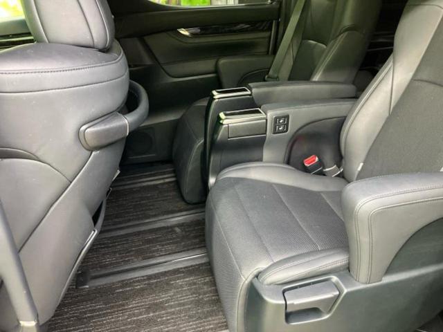 アルファード Ｓ　Ｃパッケージ　サンルーフ／保証書／ディスプレイオーディオ＋ナビ８インチ／フリップダウンモニター　純正　１２．１インチ／トヨタセーフティセンス／両側電動スライドドア／シートヒーター　前席　衝突被害軽減システム　ＥＴＣ（8枚目）