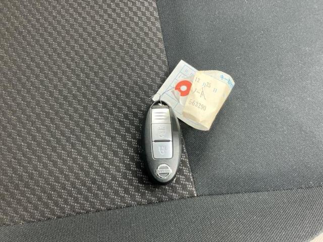 ノート X 新品タイヤ/保証書/純正 SDナビ/衝突安全装置/Bluetooth接続/ETC/EBD付ABS/アイドリングストップ/フルセグTV/禁煙車/エアバッグ 運転席/エアバッグ 助手席/パワーウインドウ(38枚目)