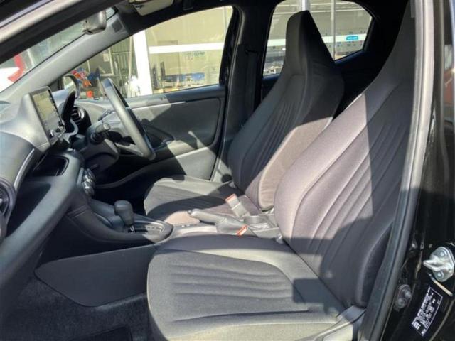 ヤリス Ｘ　ディスプレイオーディオ＋ナビ／衝突安全装置／車線逸脱防止支援システム／Ｂｌｕｅｔｏｏｔｈ接続／ＥＴＣ／ＥＢＤ付ＡＢＳ／バックモニター／エアバッグ　運転席／エアバッグ　助手席／パワーウインドウ（6枚目）