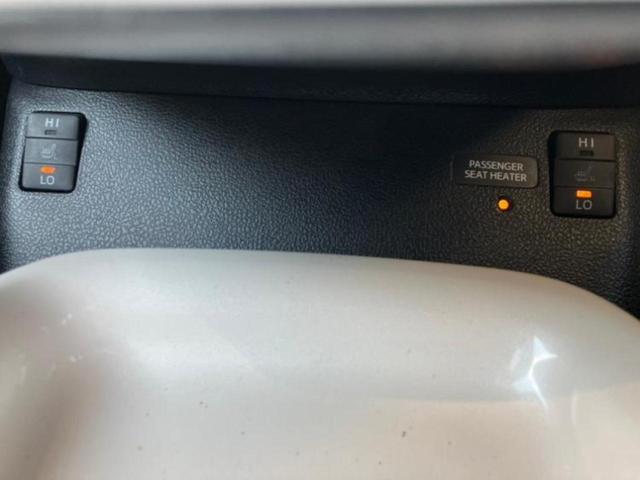 プリウス Ａツーリングセレクション　保証書／純正　９インチ　ＳＤナビ／トヨタセーフティセンス／シートヒーター　前席／車線逸脱防止支援システム／シート　合皮／パーキングアシスト　自動操舵／ヘッドランプ　ＬＥＤ　衝突被害軽減システム　ＥＴＣ（12枚目）