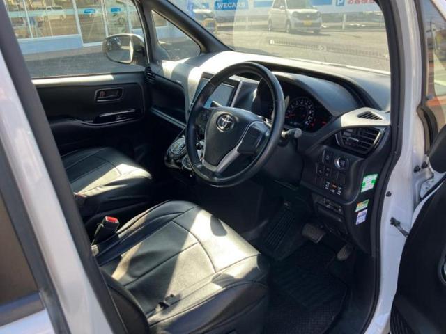 ヴォクシー ＺＳ　新品タイヤ／保証書／純正　９インチ　ＳＤナビ／フリップダウンモニター　純正　１２．１インチ／トヨタセーフティセンス／両側電動スライドドア／ヘッドランプ　ＬＥＤ／Ｂｌｕｅｔｏｏｔｈ接続／ＥＴＣ（5枚目）