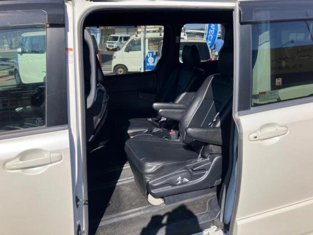 ヴォクシー ＺＳ　新品タイヤ／保証書／純正　９インチ　ＳＤナビ／フリップダウンモニター　純正　１２．１インチ／トヨタセーフティセンス／両側電動スライドドア／ヘッドランプ　ＬＥＤ／Ｂｌｕｅｔｏｏｔｈ接続／ＥＴＣ（7枚目）