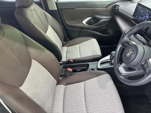 ヤリスクロス ハイブリッドＺ　新品タイヤ／保証書／ディスプレイオーディオ＋ナビ／トヨタセーフティセンス／シートヒーター　前席／パノラミックビューモニター／車線逸脱防止支援システム／シート　ハーフレザー　衝突被害軽減システム　ＥＴＣ（4枚目）