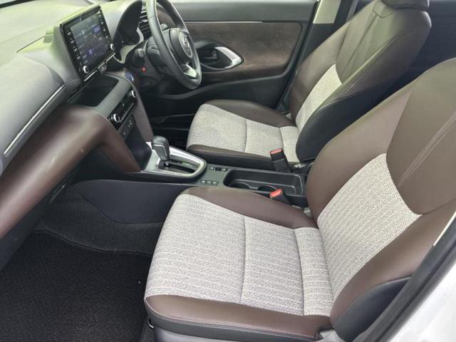 ヤリスクロス ハイブリッドＺ　新品タイヤ／保証書／ディスプレイオーディオ＋ナビ／トヨタセーフティセンス／シートヒーター　前席／パノラミックビューモニター／車線逸脱防止支援システム／シート　ハーフレザー　衝突被害軽減システム　ＥＴＣ（6枚目）