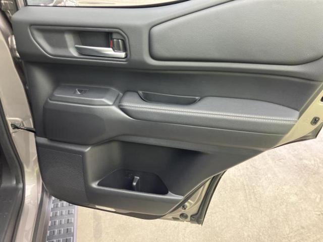 ４ＷＤ　ＶＸ　新品タイヤ／サンルーフ／保証書／ディスプレイオーディオ＋ナビ１２．３インチ／デジタルインナーミラー／トヨタセーフティセンス／シートヒーター　前席／全方位モニター／車線逸脱防止支援システム（画像22）